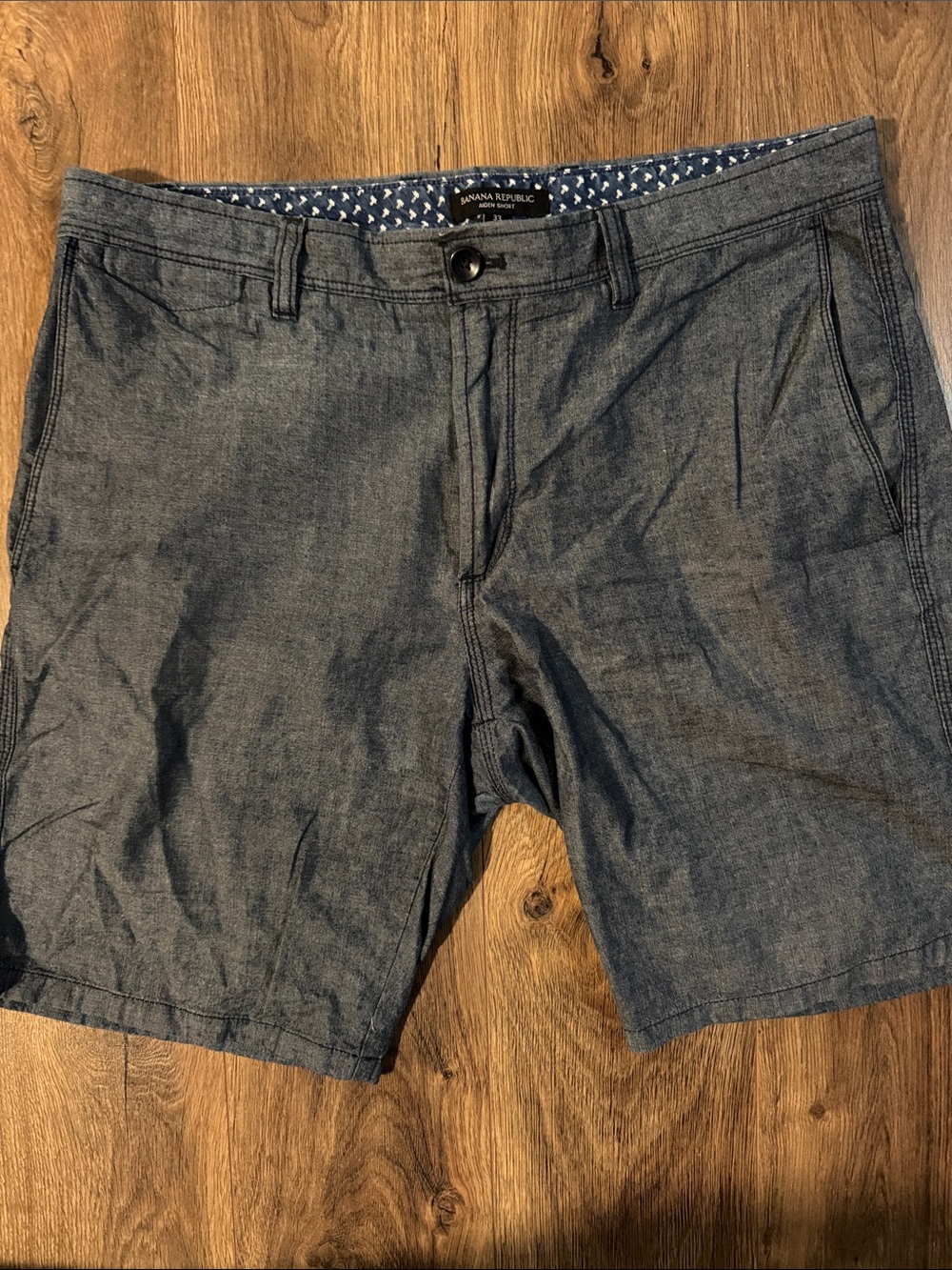 Banana Republic Blue Chambray Men’s Aiden Shorts size 33